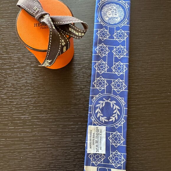 Lovely 100% Silk Twilly from Hermés in Paris. - Picture 2 of 2
